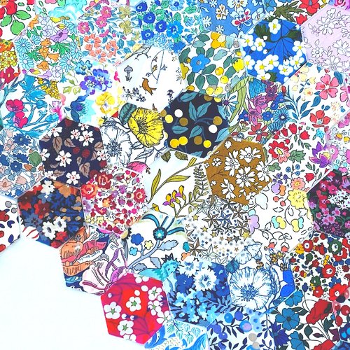 Patchwork de 100 pièces hexagones de liberty tana lawn - 50 motifs - 1" côté