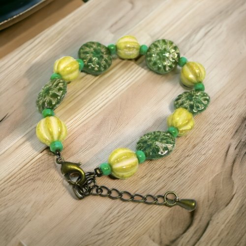 Bracelet perles de bohème couleur vert et ivoire