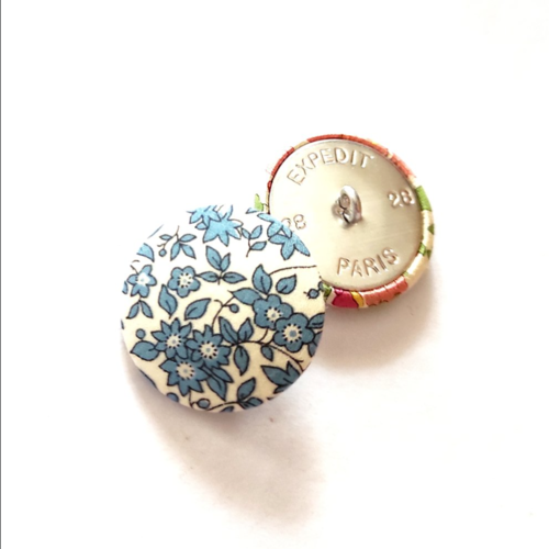 Bouton tissu liberty chamomile bleu japon vendu à l'unité