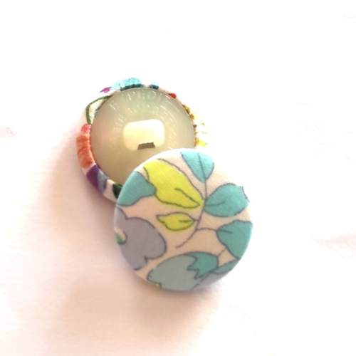 Bouton tissu liberty exclusif betsy berry splash vendu à l'unité