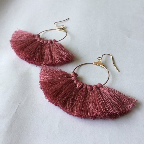 Boucles d'oreille à pompons, créoles, pompons rose ancien 