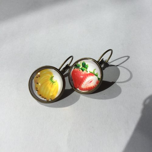Boucles d'oreilles fruits dormeuses à cabochons, cabochons motif fruits