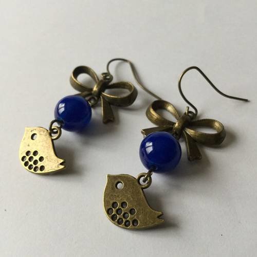 Boucles d'oreille oiseau et noeud bronze, perle bleue 