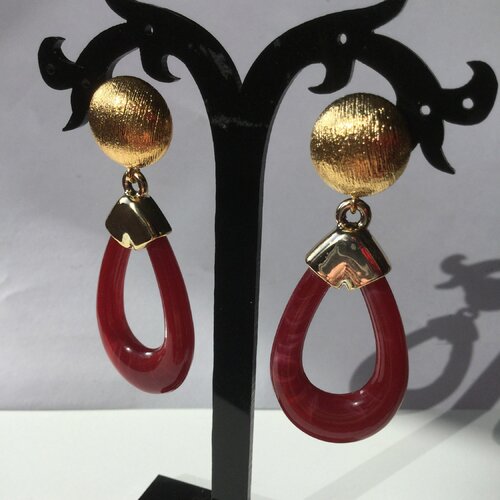 Boucles d'oreilles xxl, clous d'oreilles dorés , boucles résine rouge
