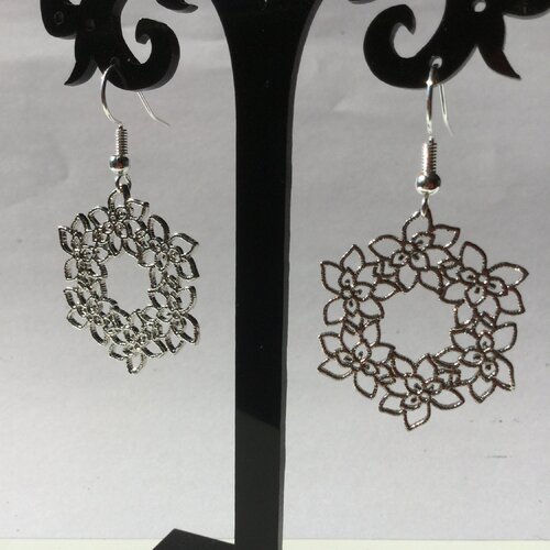 Boucles d'oreilles argentées, fleurs argentées, boucles fleurs
