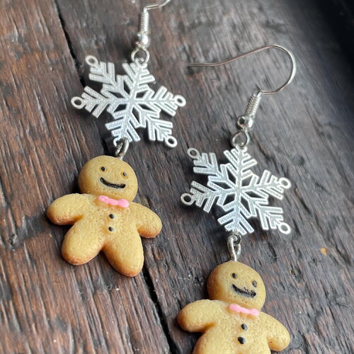 Boucles d'oreilles de noël, boucles d'oreilles avec flocons de neige, bonhomme pain d'épices, boucles esprit noël