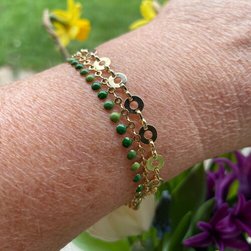 Bracelet chaînes dorées, bracelet vert, bracelet double rang,