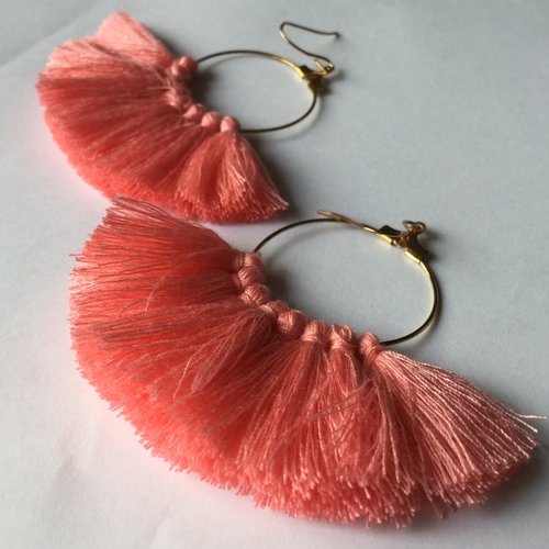 Boucles d'oreille pompons, pompons roses corail