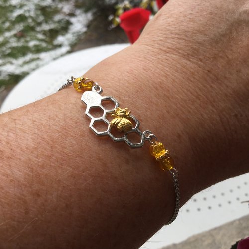 Bracelet fin, bracelet chaîne argentée, thème abeille, bracelet ajustable