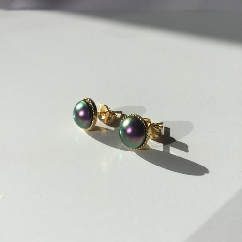 Clous d'oreilles, boucles dorées à l'or fin