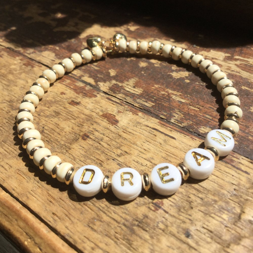 Bracelet message, perles lettres, bracelet mémoire de forme