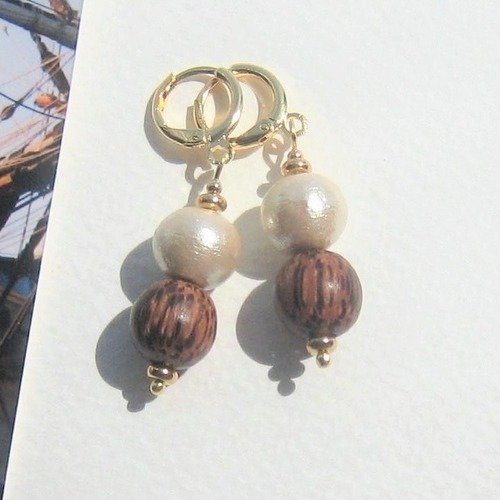 Boucles d'oreilles "coton coco" perles coton japonaises bois de coco décors attaches plaqué or