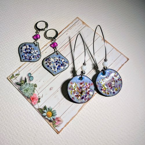 Pointillisme - boucles bleu mauve rose deux modèles au choix émail sur cuivre acier inoxydable