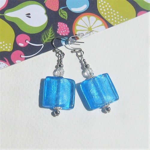 Boucles d'oreilles "tendance vacances" perles carrées verre bleu lumineux feuille d'argent verre de bohême acier inoxydable
