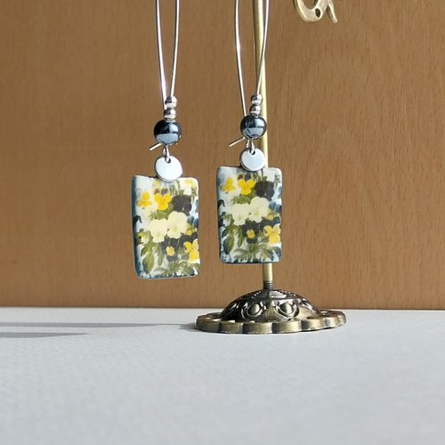 Boucles d'oreilles "mes pensées" céramique rectangles pensées crème jaune violet vert perles gris foncé attaches acier inoxydable