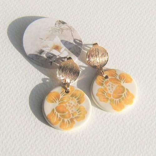 Boucles d'oreilles "orange floral" céramique palets motifs fleurs attaches dorées acier inoxydable brossé