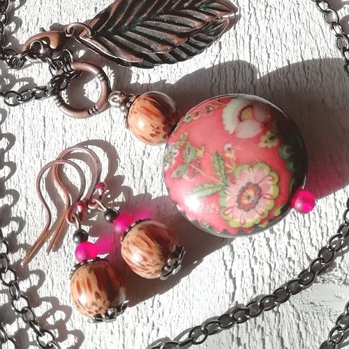 Parure "jardin bonheur" pendentif boucles d'oreilles parure corail rose porcelaine bois coco verre cuivre chaîne acier gun