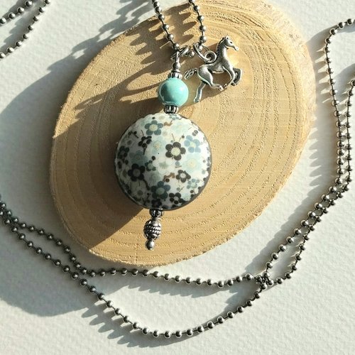 Pendentif vert blanc "prairie" médaillon fleuri porcelaine argent tibétain chaîne acier inoxydable pampille cheval