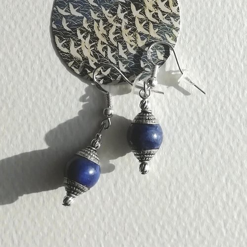 Boucles d'oreille "nuit népalaise" bleu marine gemmes lapis lazuli laiton clair perles attaches argent 925