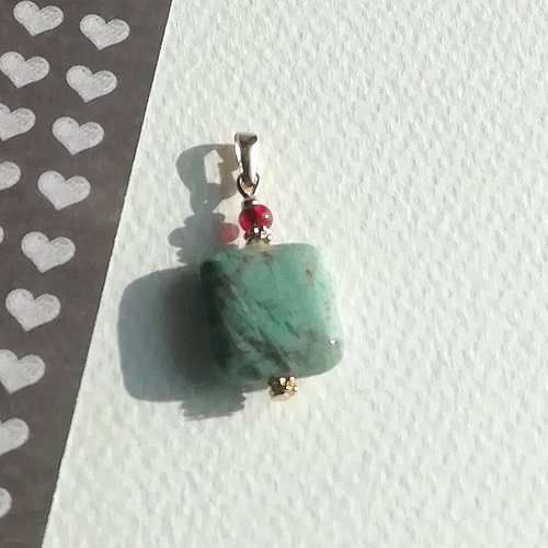 Pendentif "roma" pierre gemme jaspe vert et plaqué or