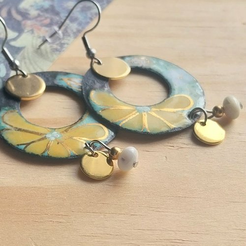 Boucles "saison bohême" émail sur cuivre vert jaune blanc or nacre acier inoxydable