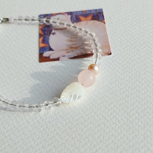 Bracelet fin "conte d'hiver" nacre coquillage quartz rose perle d'eau douce pêche verre tchèque fermoir acier inoxydable