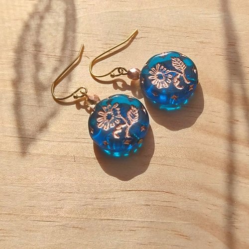 Boucles " bleu floral " perles palets verre tchèque de bohême coloris bleu et cuivre attaches plaqué or