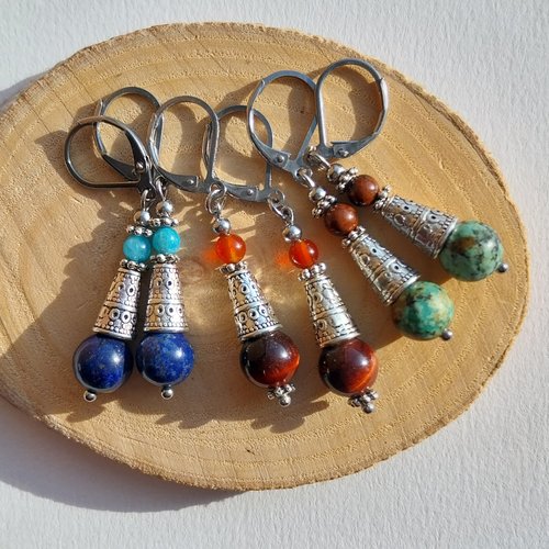 Boucles d'oreilles "les tibétaines" au choix coloris bleu ou brun ou vert pierres naturelles argent tibétain  attaches acier inoxydable
