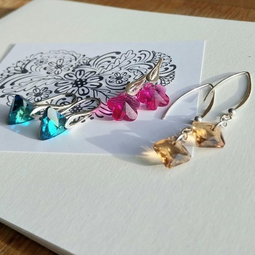 "joie des couleurs" boucles d'oreilles cristal swarovski au choix bleu ou rose ou jaune topaze attaches plaqué argent ou argent
