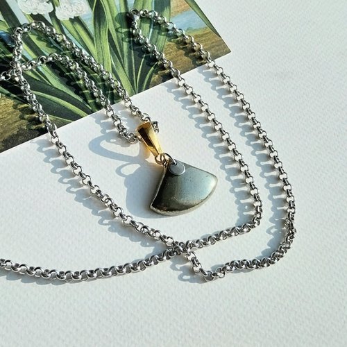Roche métallique - pendentif collier pyrite bélière plaqué or pampille chaîne acier inoxydable
