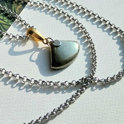 Pendentif collier "roche métallique" pyrite bélière plaqué or pampille chaîne acier inoxydable