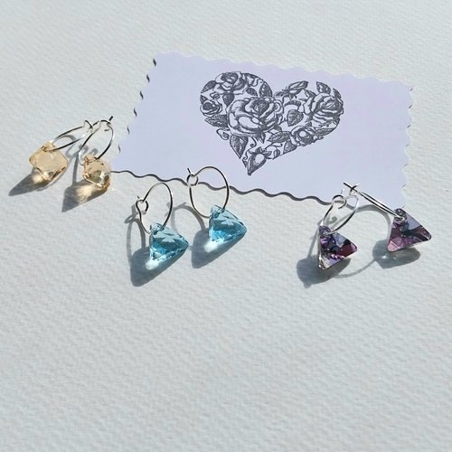 Boucles d'oreilles "vitrail" cristal swarovski au choix bleu ou mauve ou doré clair attaches plaqué argent