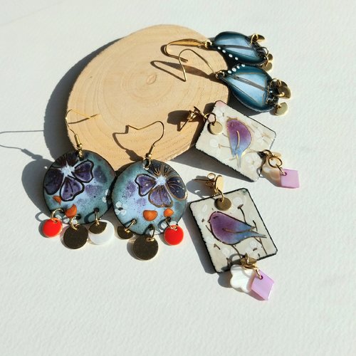 Boucles d'oreilles trois modèles au choix "le temps des émaux" émail sur cuivre pampilles assorties acier inoxydable doré