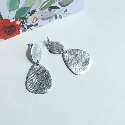 Boucles d'oreilles "helena" plaqué argent sur zamac larges pampilles attaches assorties