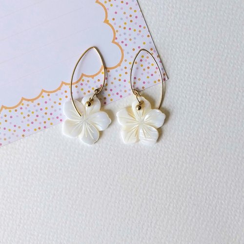Boucles d'oreilles fleurs nacre blanche plaqué or gold filled