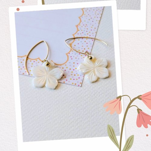 Boucles d'oreilles fleurs nacre blanche plaqué or gold filled