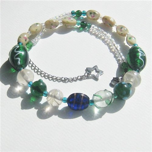 "les indes vertes" collier vert verre perles artisanales indiennes rocailles irisées fermoir chaînette acier inoxydable