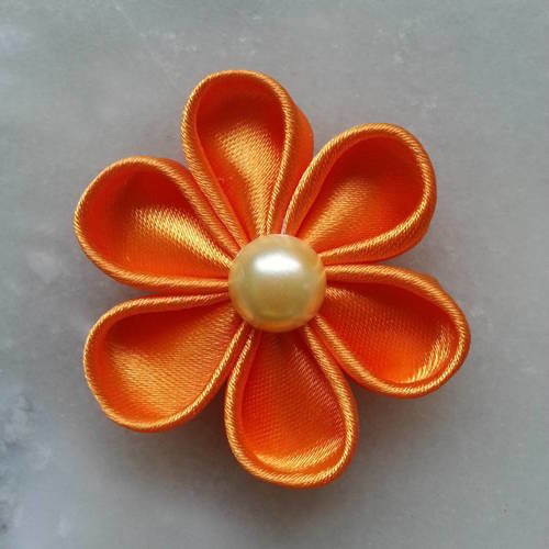 Fleur en  satin orange 5 cm 