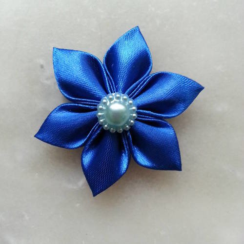 5 cm fleur de satin bleu   petales pointus 