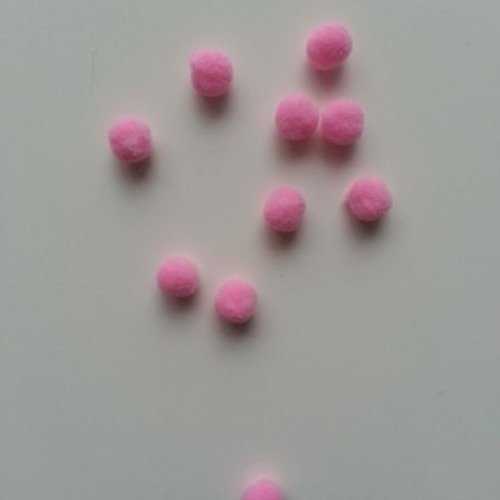 Lot de 10 petits pompons de couleur  8mm rose