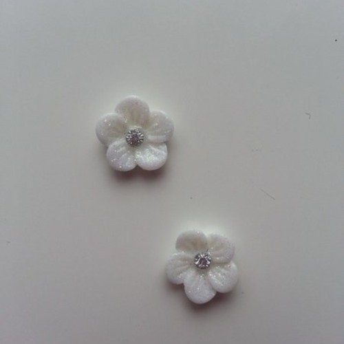Lot de 2 fleurs en résine avec strass au centre 12 mm blanc