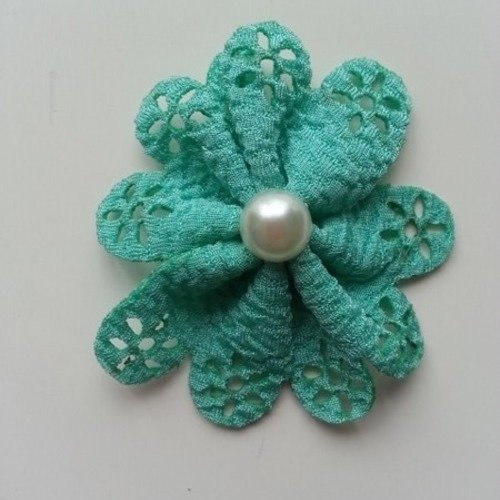 Fleur dentelée et perle vert 60mm