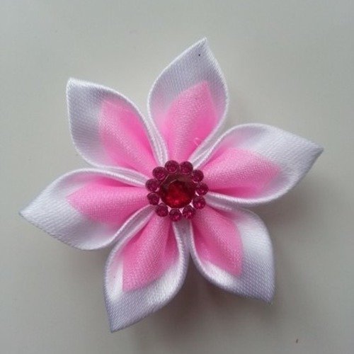 5 cm fleur de satin blanc et et organza rose   petales pointus 