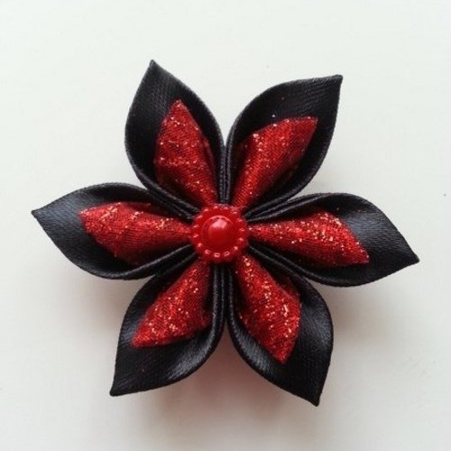 Fleur de satin noire  et rouge pailleté  petales pointus 5 cm