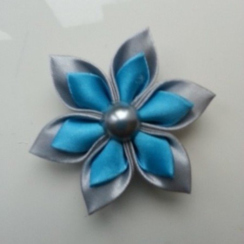 5 cm fleur de satin double gris clair et bleu turquoise  petales pointus