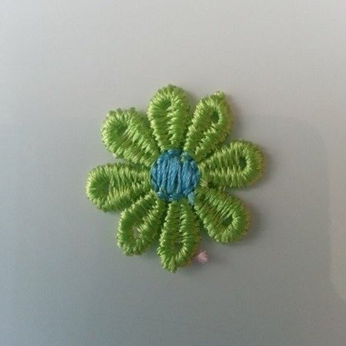 Fleur en dentelle  verte et bleu  30 mm 