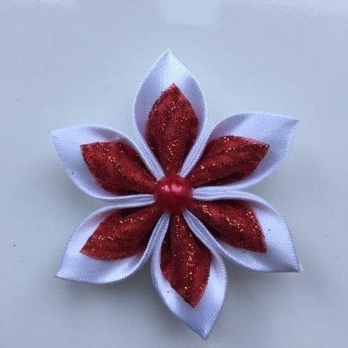 Fleur de satin blanche et rouge pailleté petales pointus 5 cm - Un grand  marché