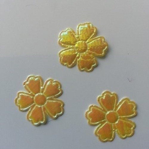 Lot de 3 fleurs  en tissu  irisé jaune   22mm