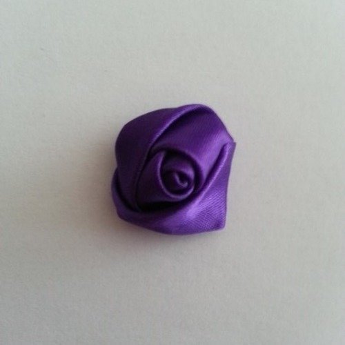 Fleur de satin bouton de rose violet 2.2cm