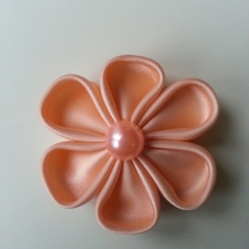 Fleur de satin abricot 5 cm 
